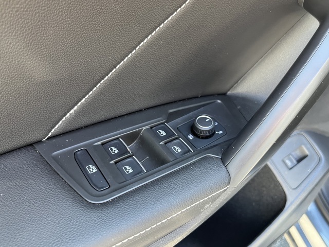 2024 Volkswagen Tiguan SE R-Line Black photo 30