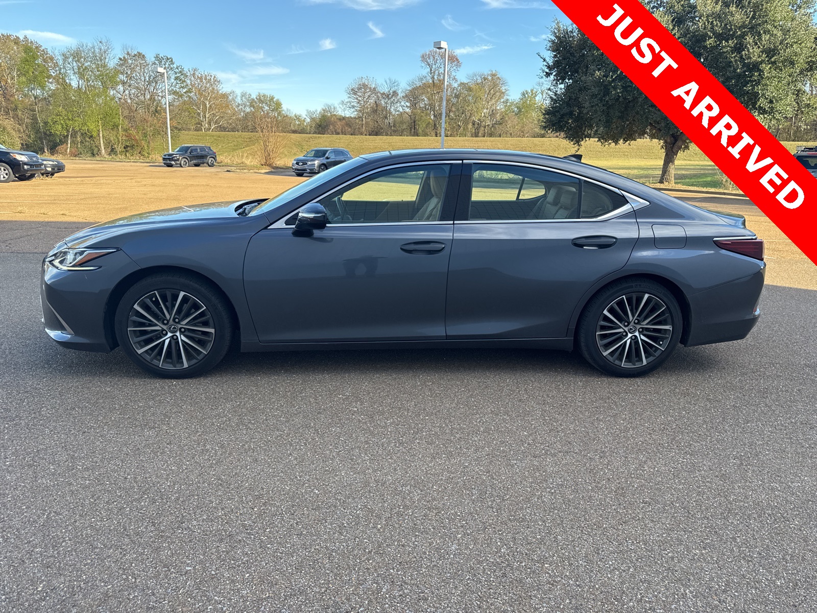 2023 Lexus ES 350 photo 4