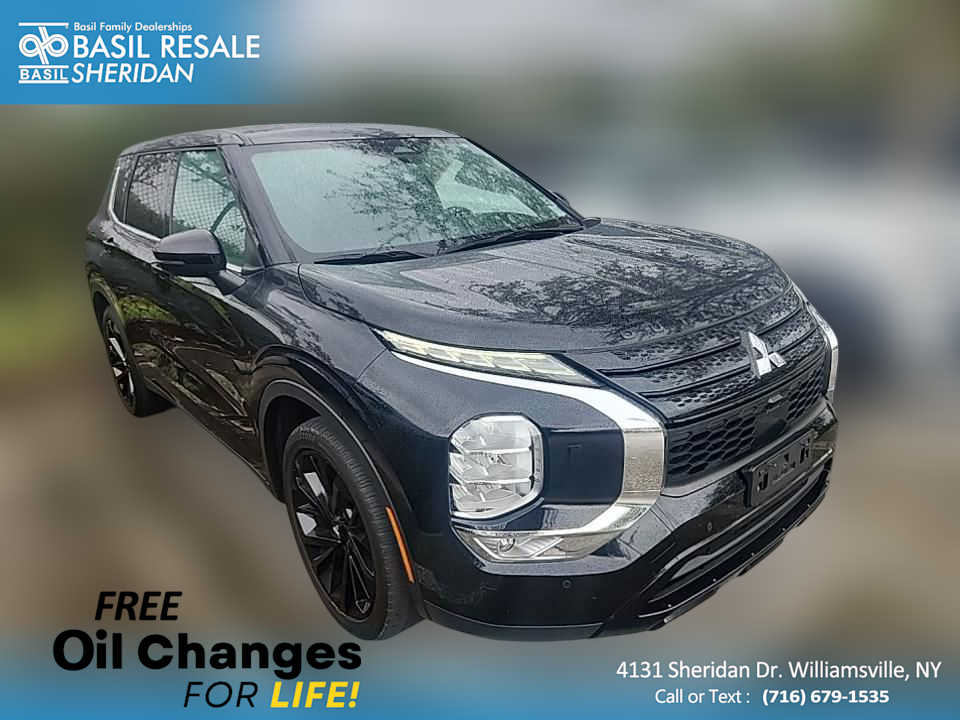 2022 Mitsubishi Outlander Black Edition's photo