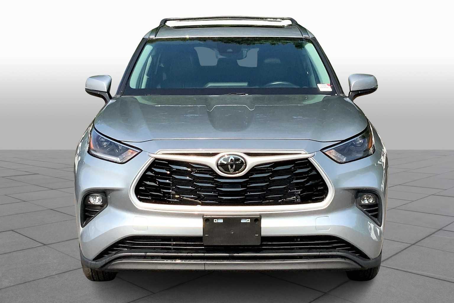 2021 Toyota Highlander XLE photo 3