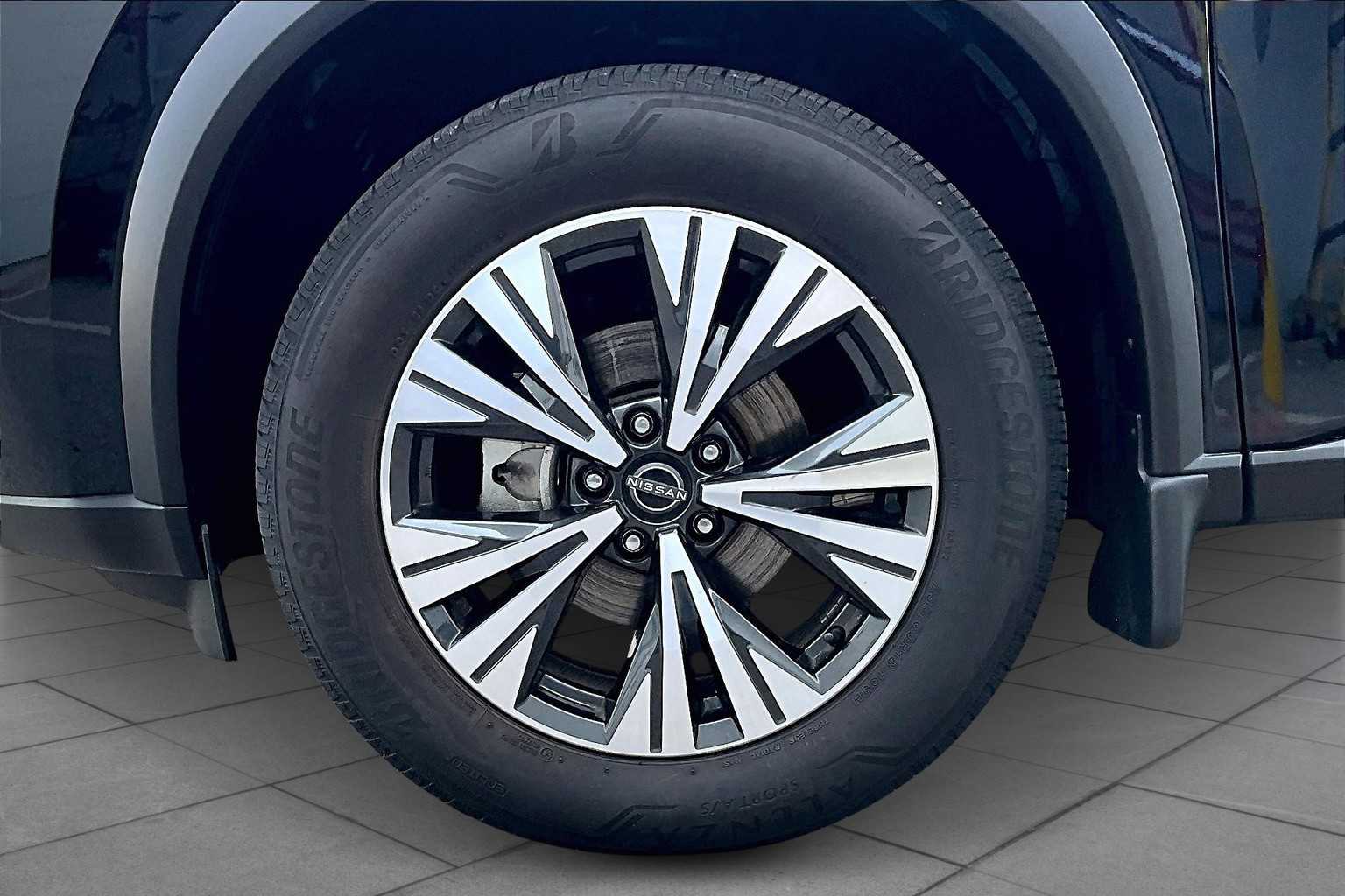 2023 Nissan Rogue SV photo 10