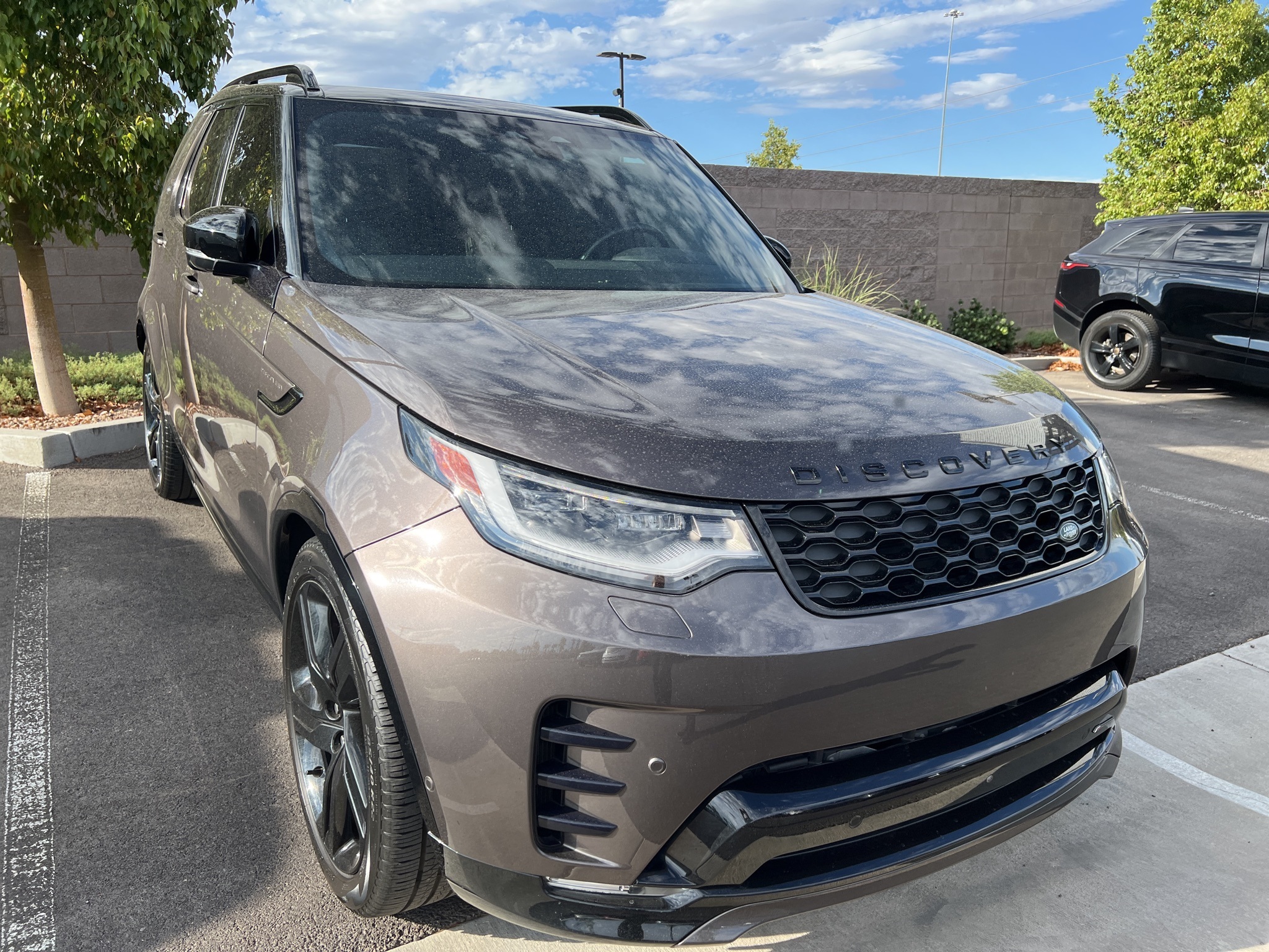 2023 Land Rover Discovery HSE R-Dynamic photo 3