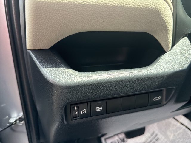 2019 Toyota RAV4 XLE Premium photo 19