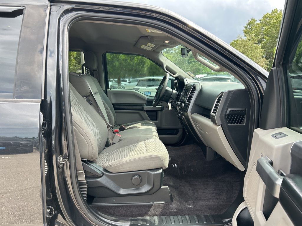 2015 Ford F-150 XLT photo 27