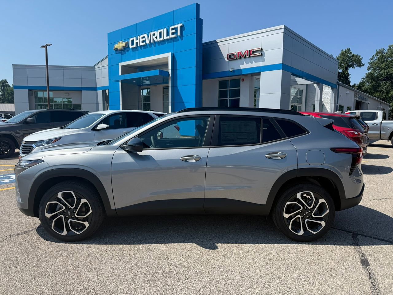 2025 Chevrolet Trax photo 3