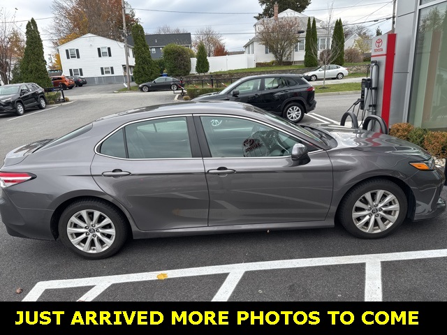 2018 Toyota Camry LE photo 2
