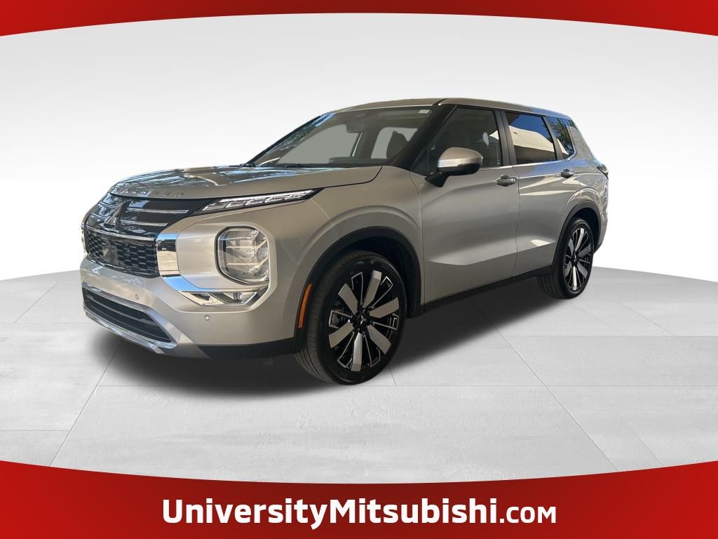 2026 Mitsubishi Outlander SE's photo