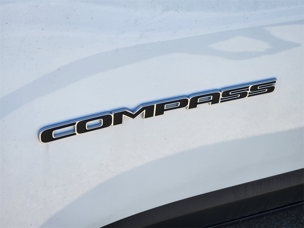 2026 Jeep Compass Latitude photo 2