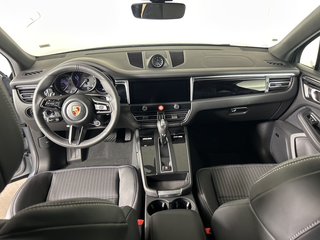 2025 Porsche Macan T photo 22