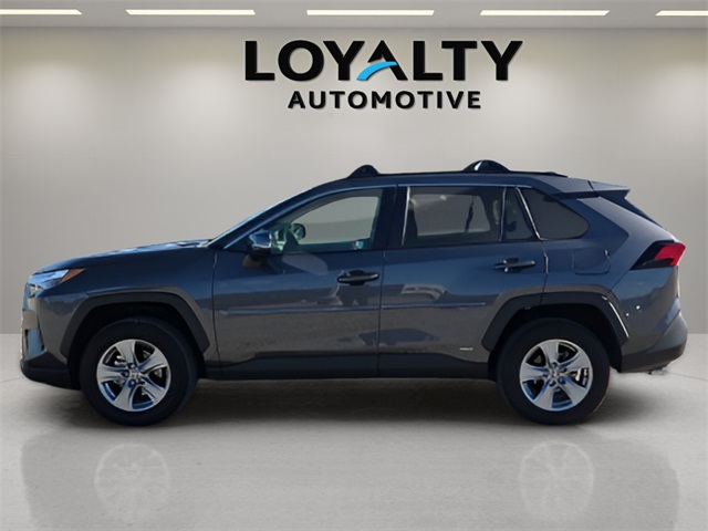 2024 Toyota RAV4 Hybrid XLE photo 2