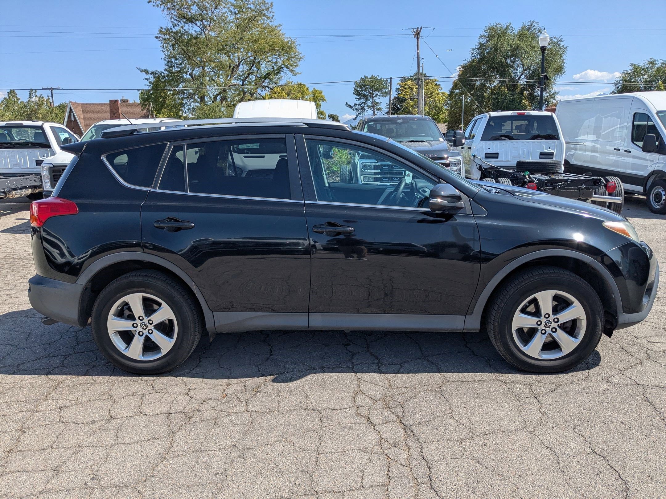 2015 Toyota RAV4 XLE photo 2