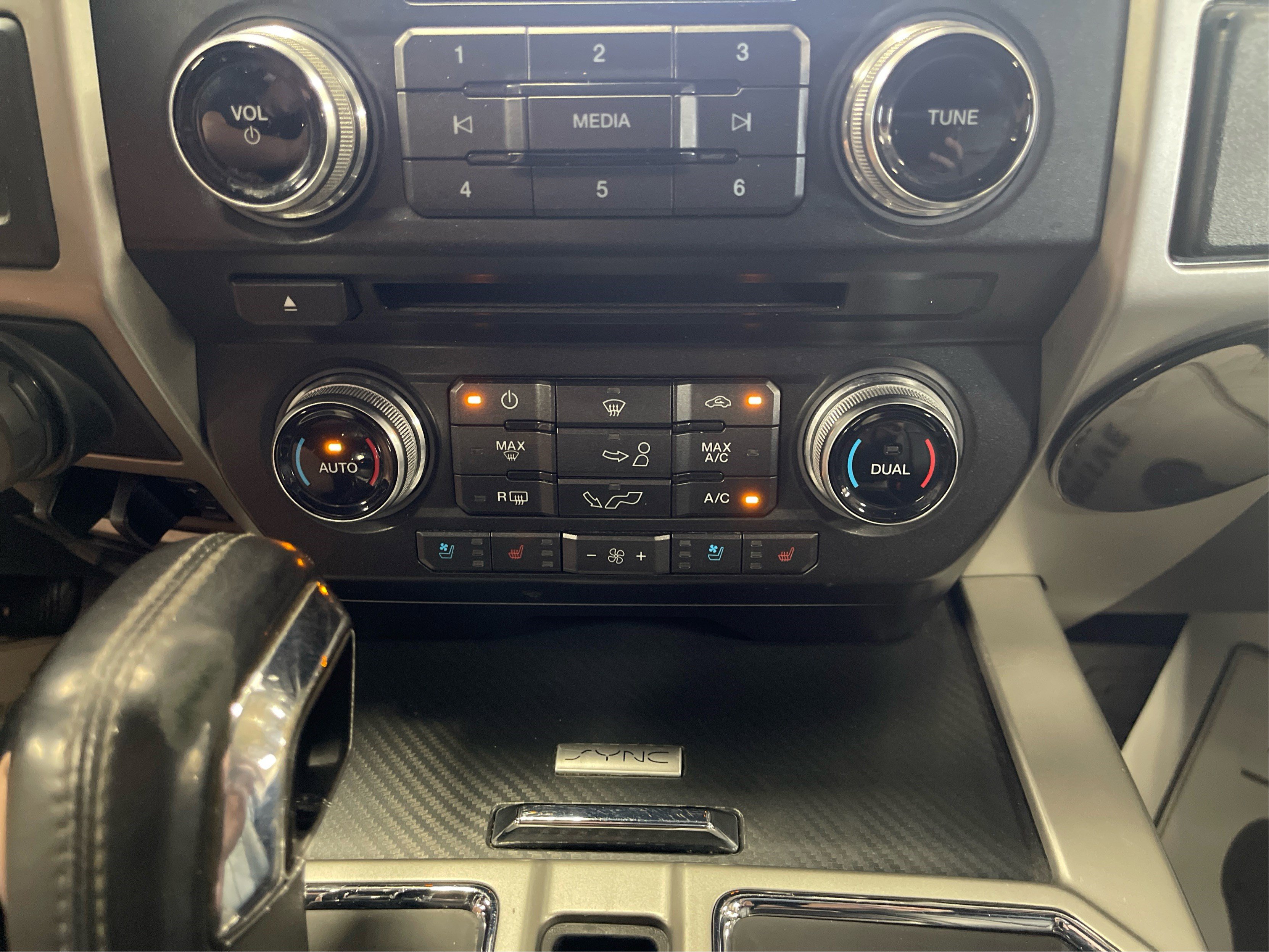 2018 Ford F-150 Lariat photo 26