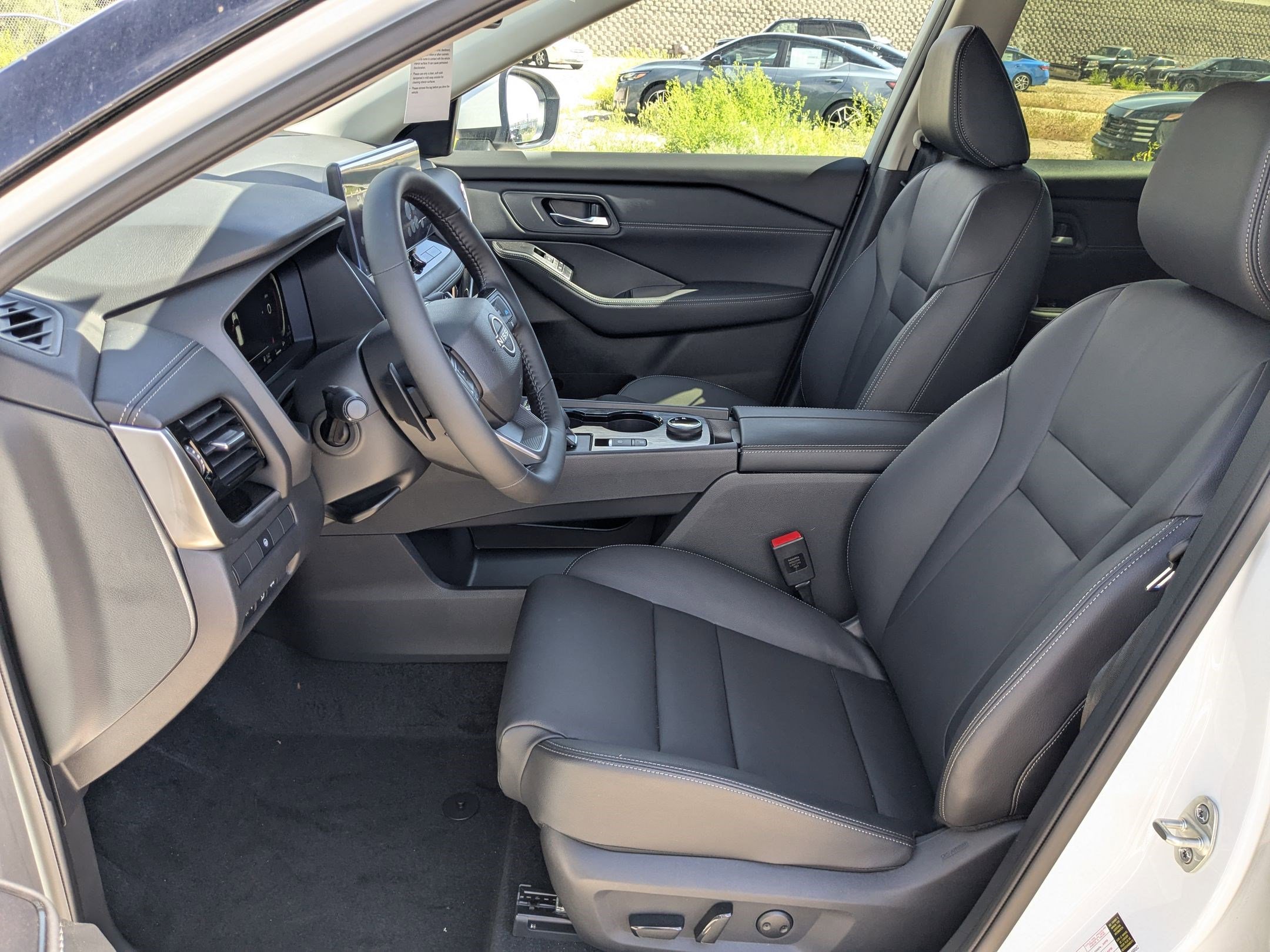 2025 Nissan Rogue SL photo 14