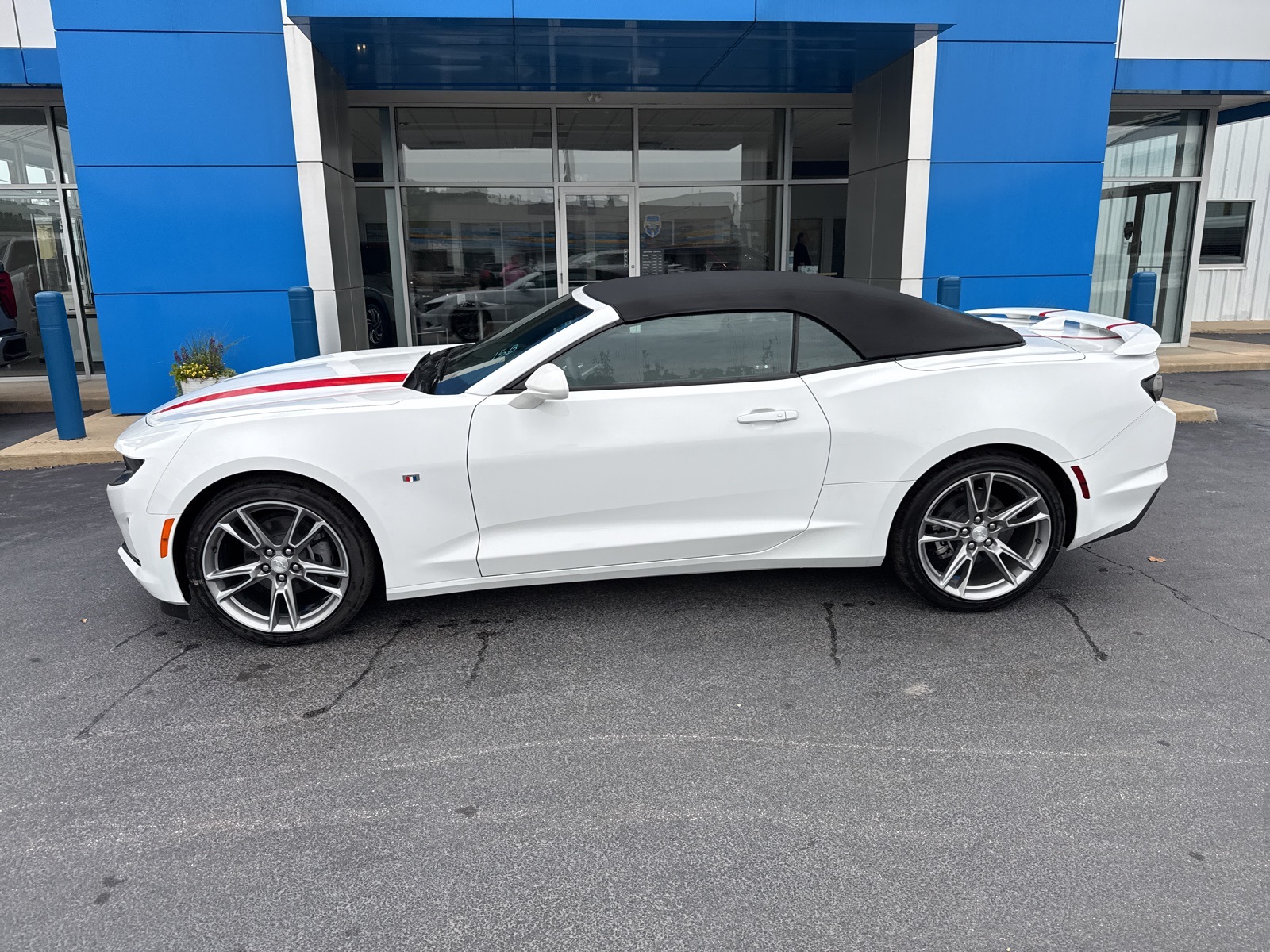 2024 Chevrolet Camaro 1LT photo 5