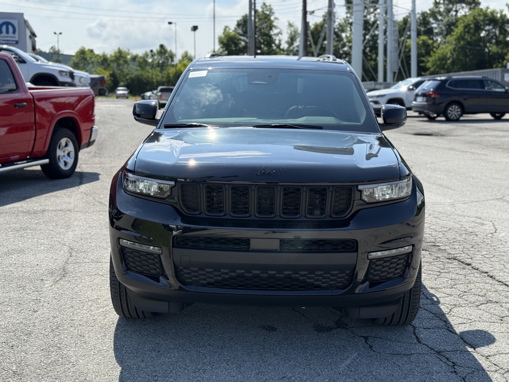 2025 Jeep Grand Cherokee Limited photo 3