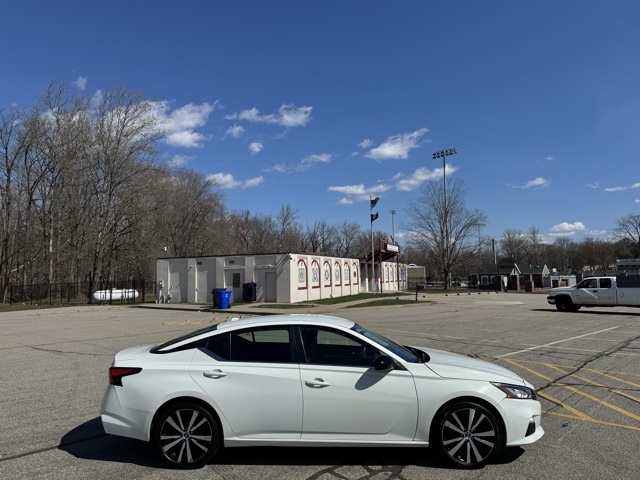 2022 Nissan Altima 2.5 SR photo 4