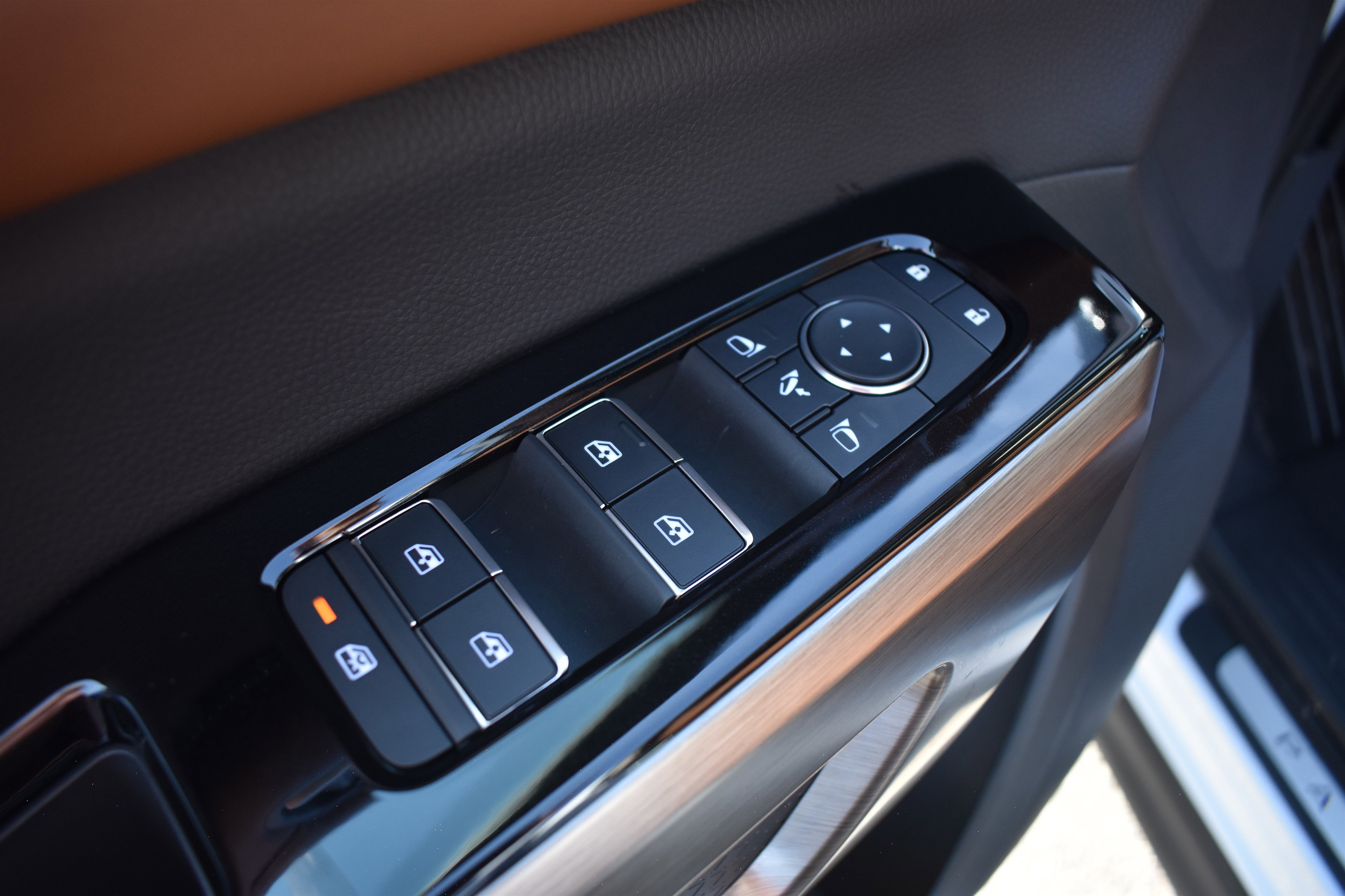 2025 Nissan Pathfinder Platinum photo 5