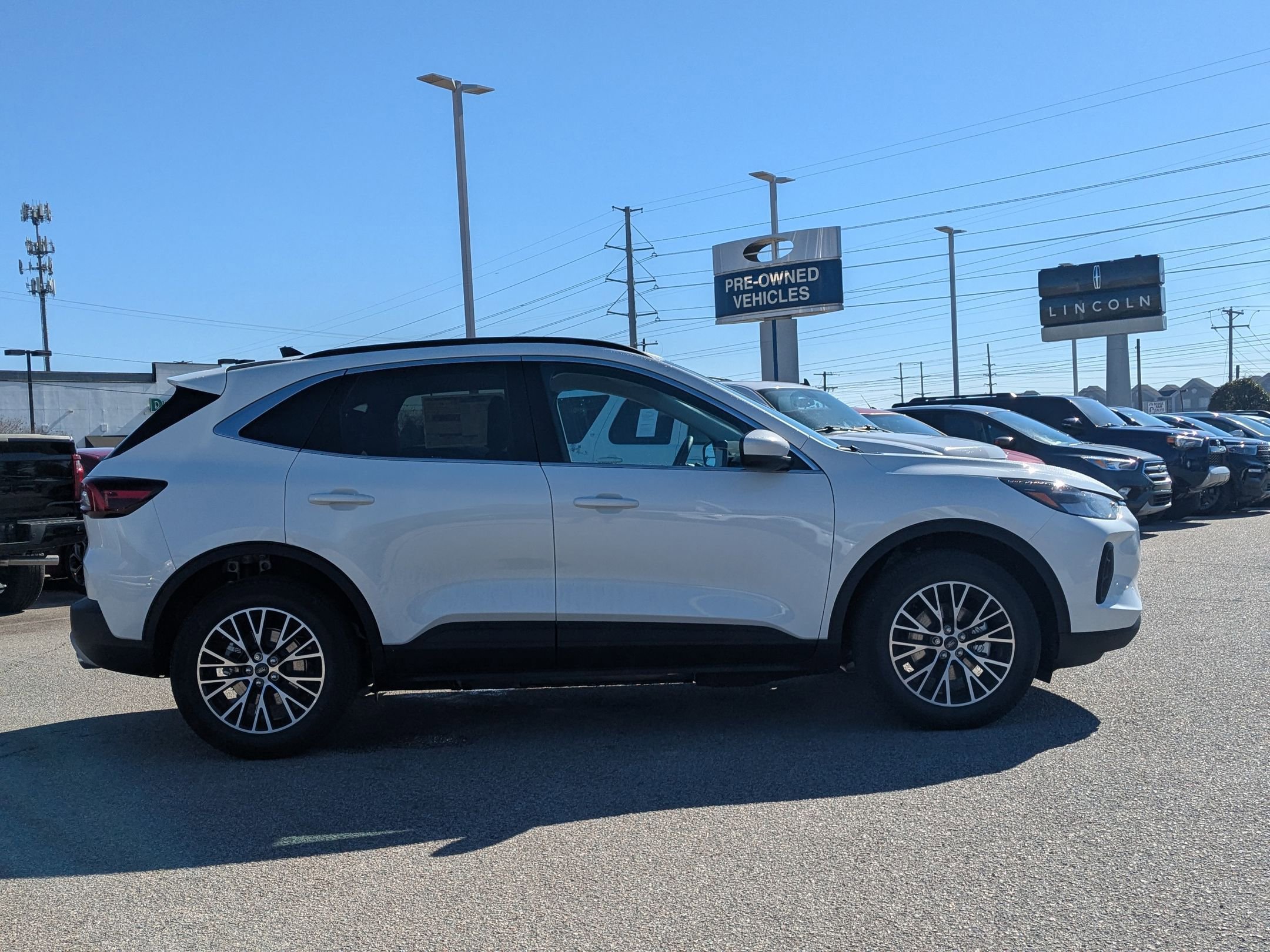 2025 Ford Escape Plug-In Hybrid SE photo 3