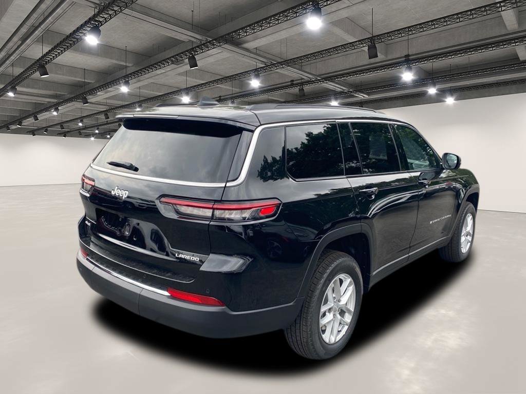 2025 Jeep Grand Cherokee Laredo X photo 2