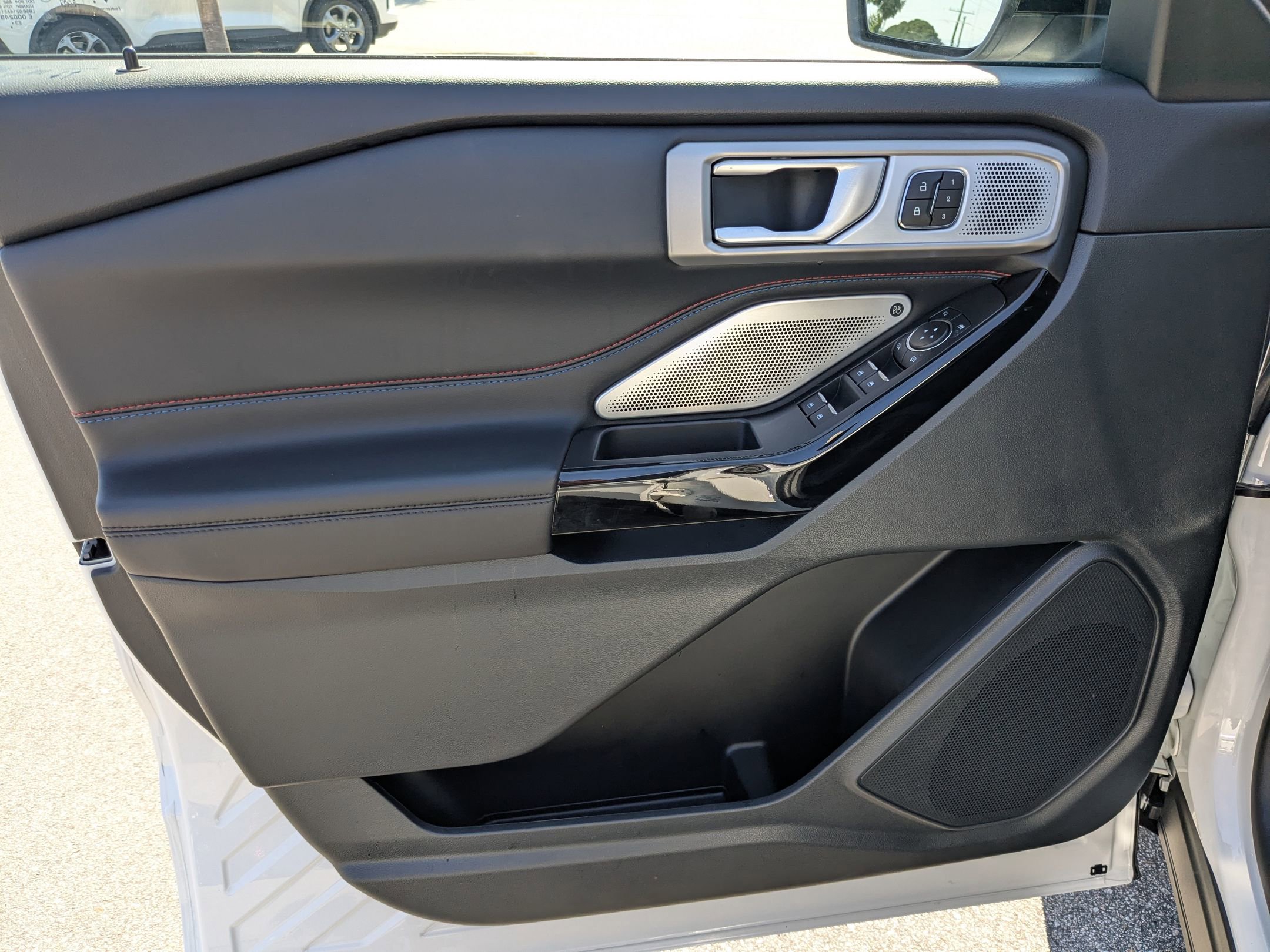2024 Ford Explorer ST photo 12