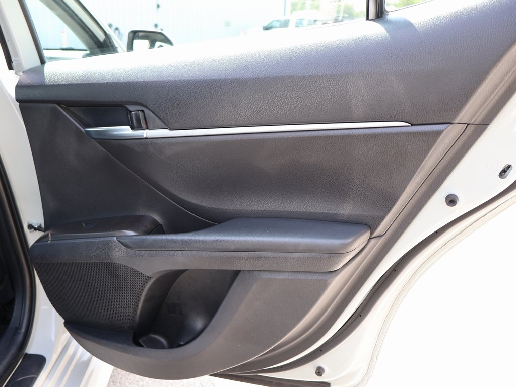 2022 Toyota Camry SE photo 11