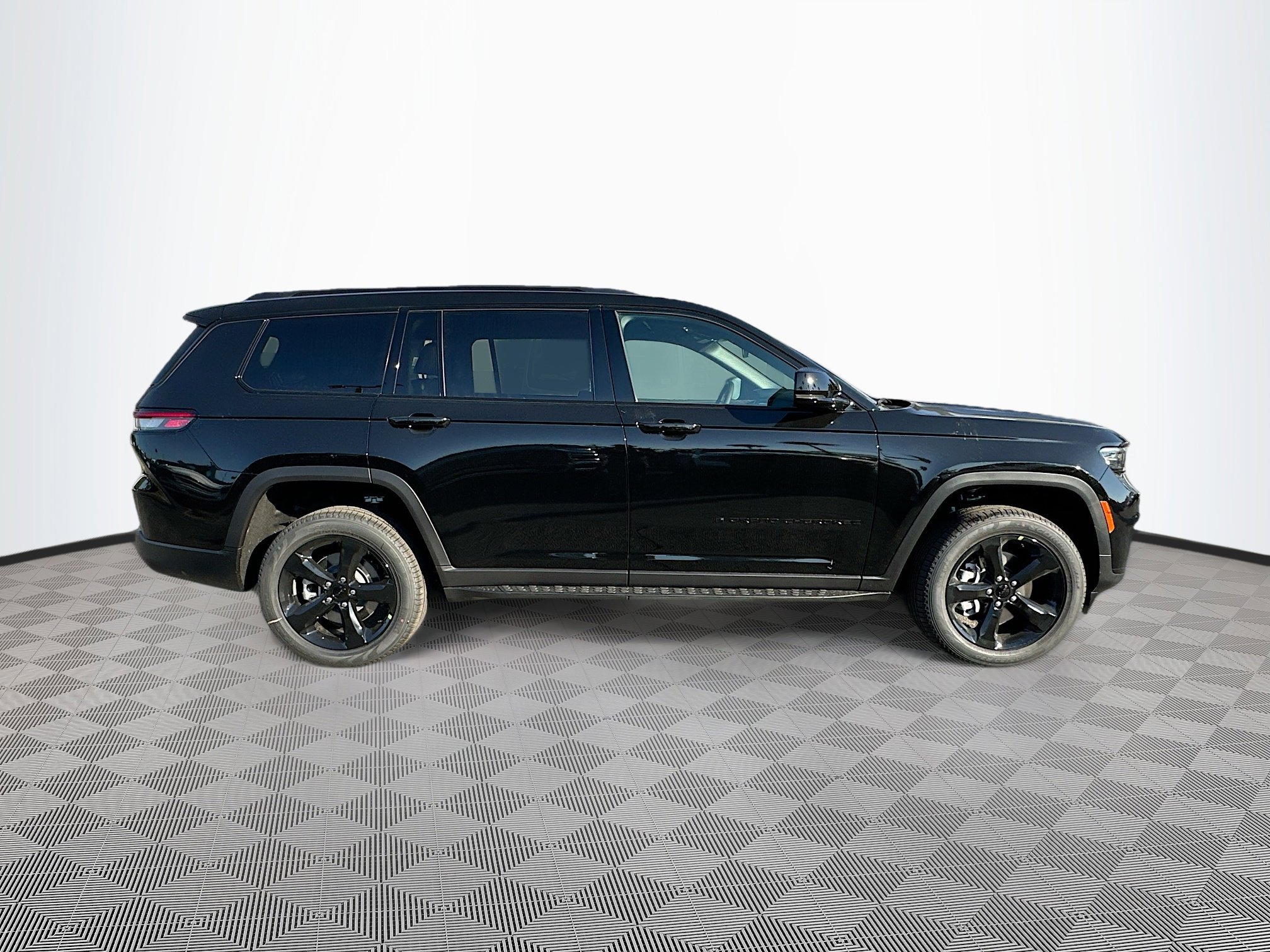 2025 Jeep Grand Cherokee Limited photo 3