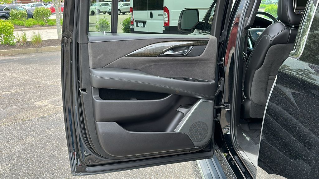 2019 Cadillac Escalade ESV Platinum photo 21