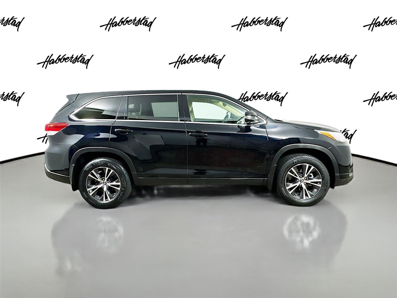 2019 Toyota Highlander LE Plus photo 4