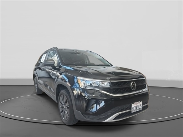 2023 Volkswagen Taos S's photo