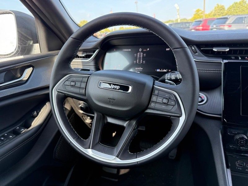 2025 Jeep Grand Cherokee Laredo X photo 7