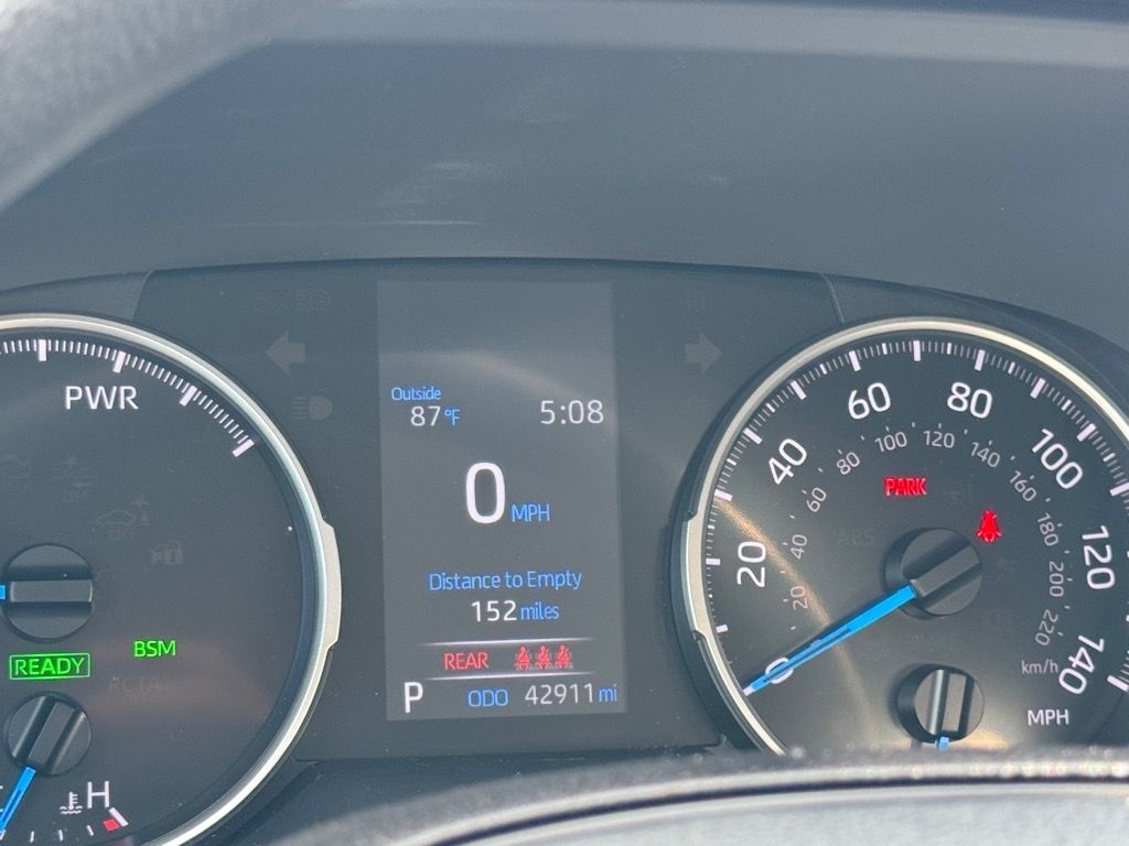 2022 Toyota RAV4 Hybrid XLE photo 18