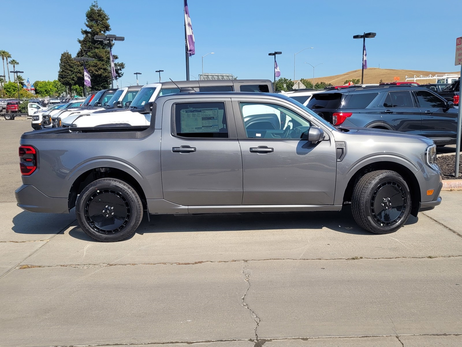 2025 Ford Maverick photo 3