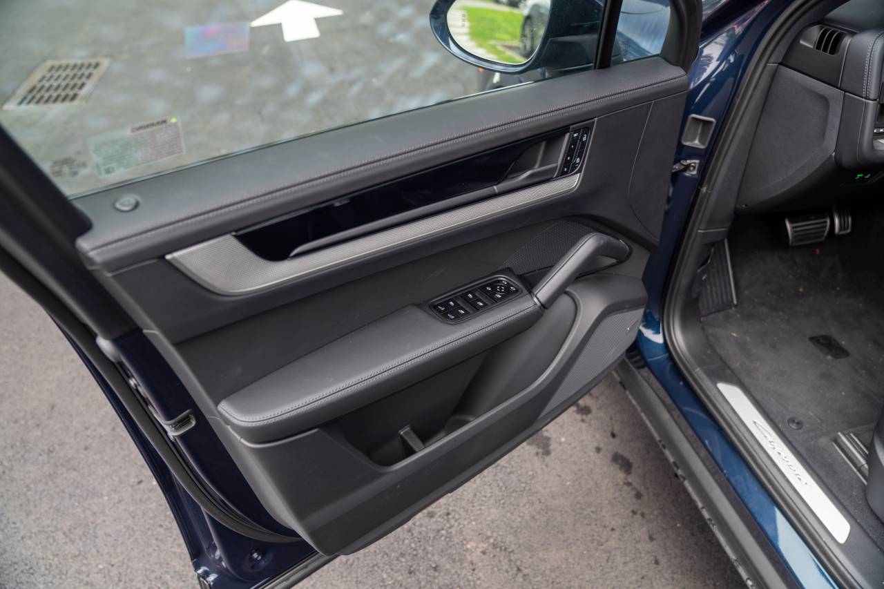 2025 Porsche Cayenne photo 23