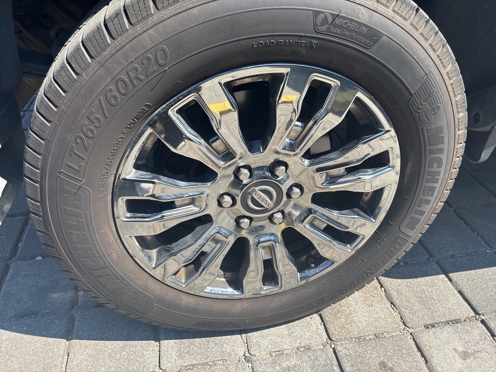 2016 Nissan Titan Crew Cab Platinum Reserve photo 4