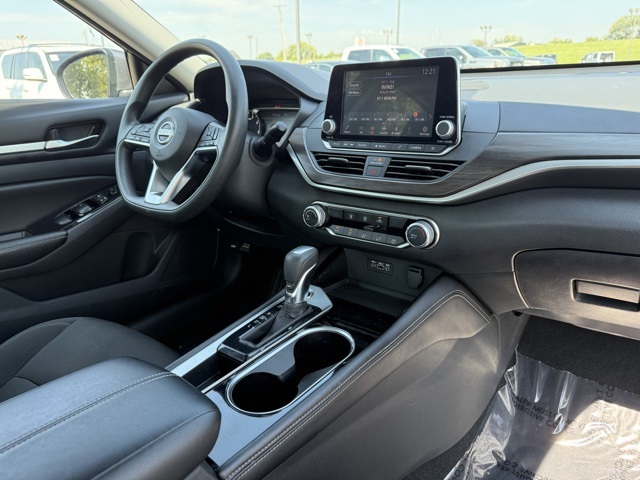 2023 Nissan Altima 2.5 SV photo 9