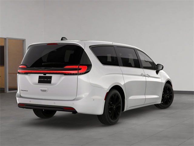 2026 Chrysler Pacifica photo 4