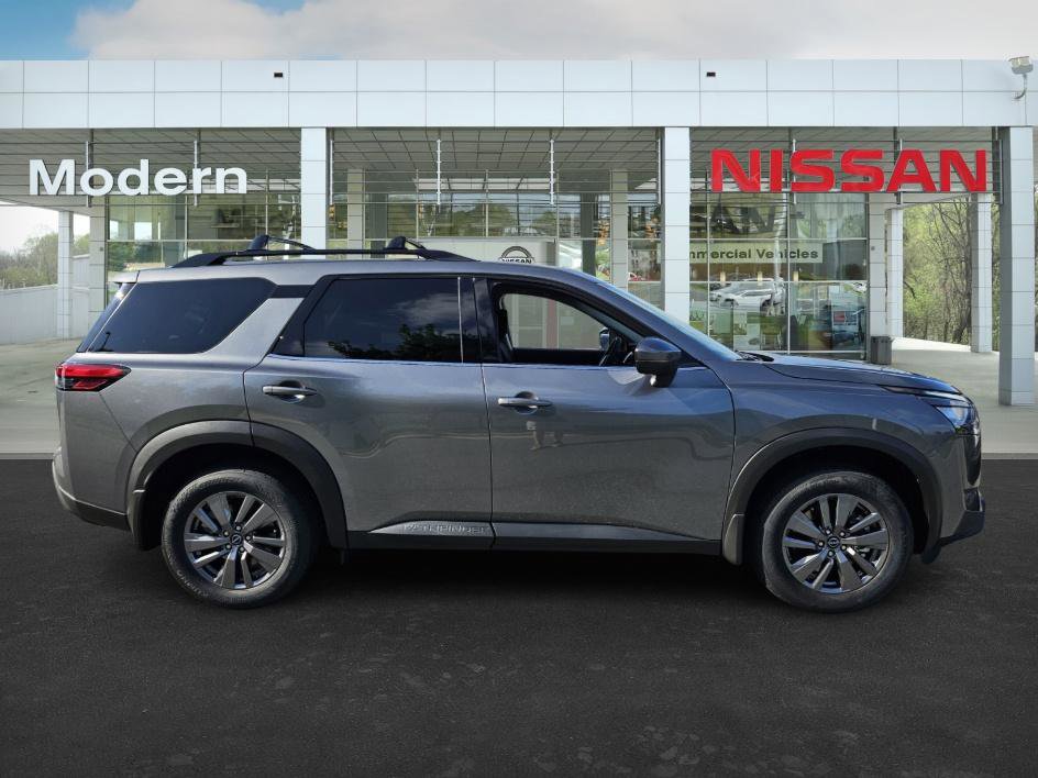 2025 Nissan Pathfinder SV photo 3