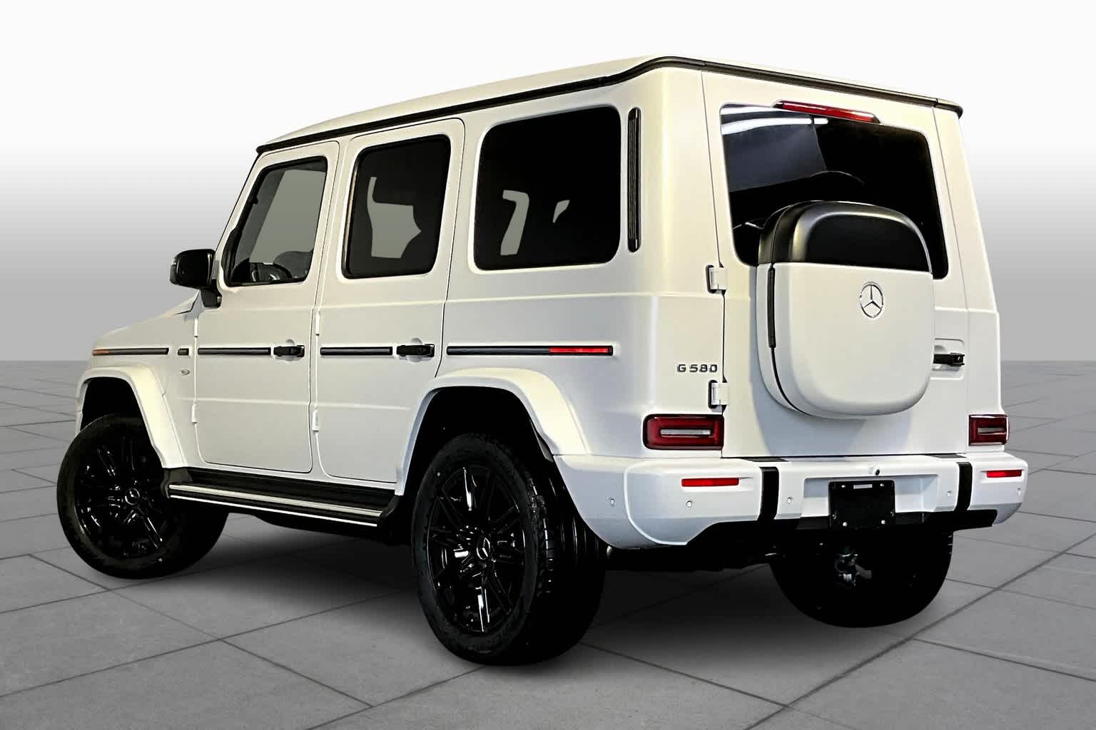 2025 Mercedes Benz G photo 3