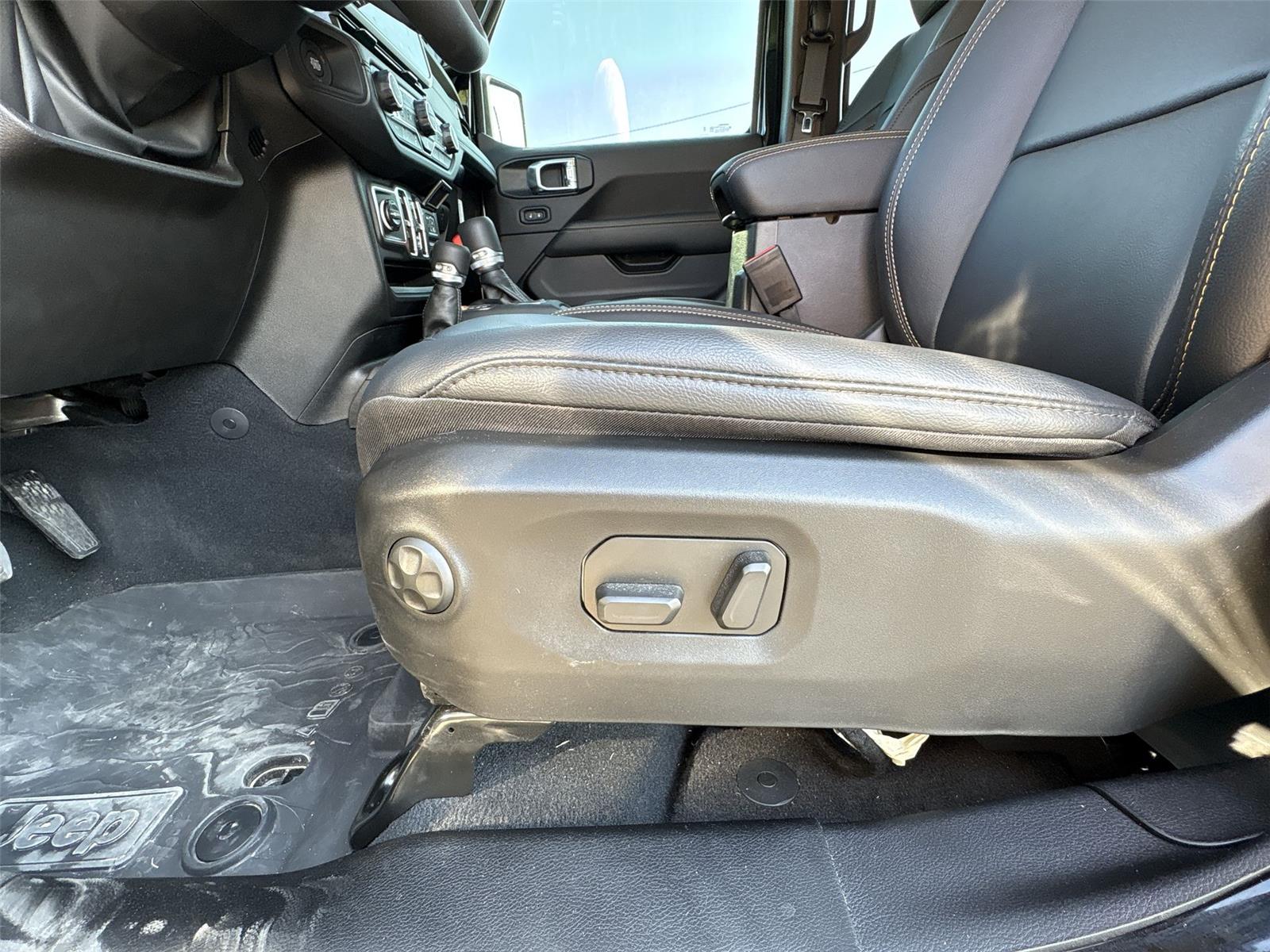 2025 Jeep Wrangler Sahara photo 13