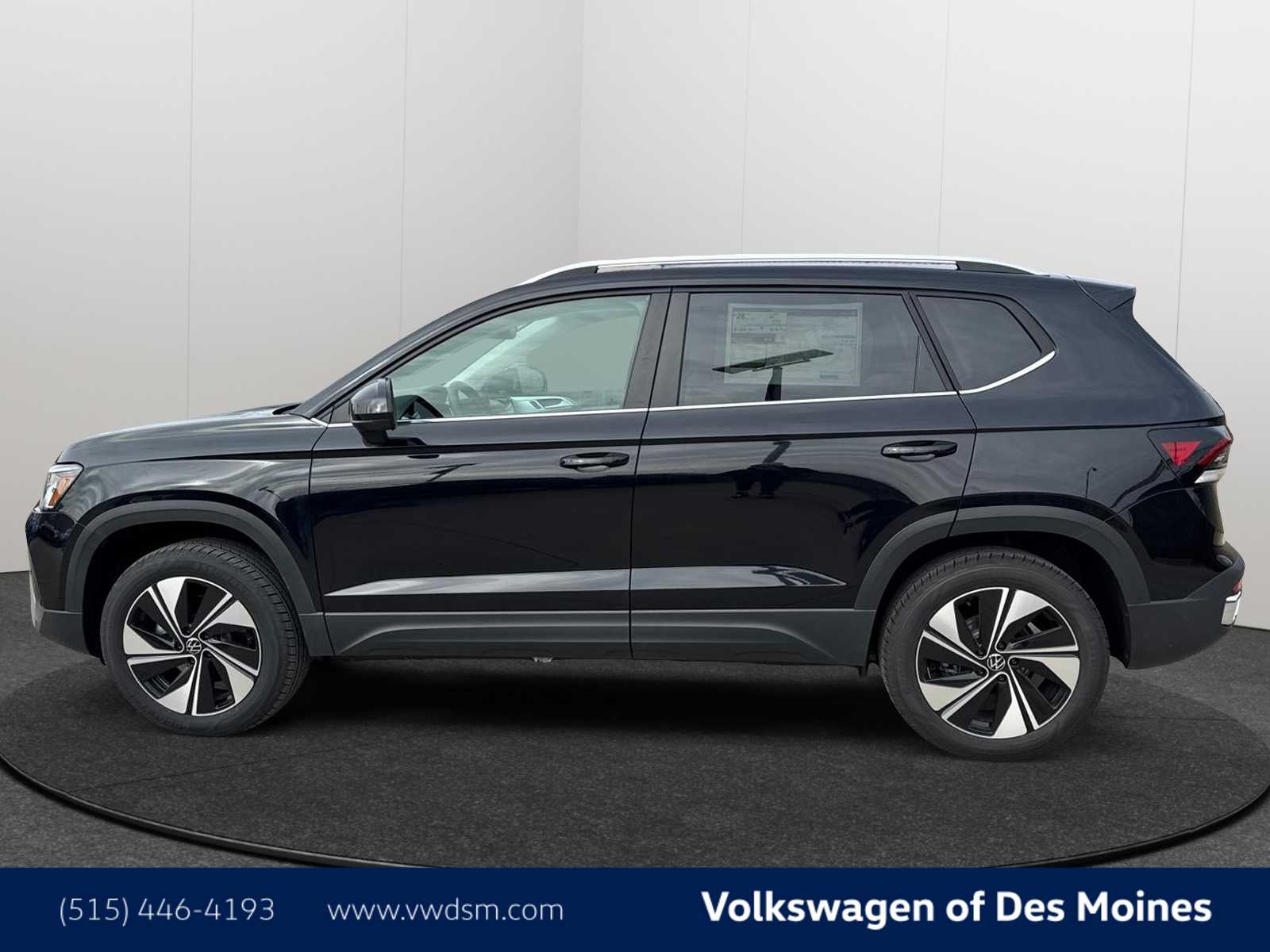 2025 Volkswagen Taos SE photo 3