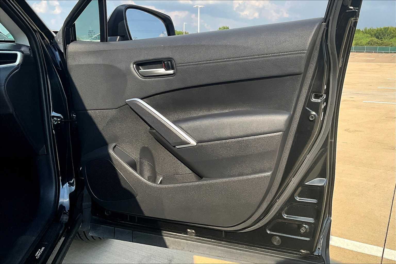 2024 Toyota Corolla Cross XLE photo 22