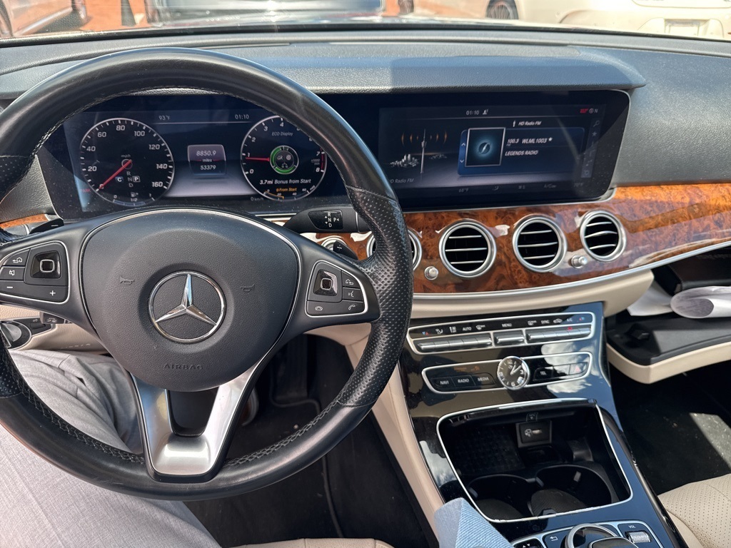 2017 Mercedes Benz E 300 photo 4