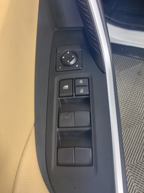 2022 Toyota RAV4 LE photo 22
