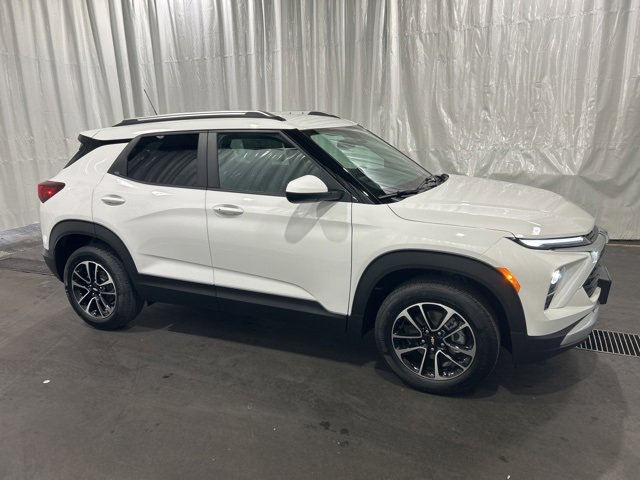 2026 Chevrolet Trailblazer LT photo 2