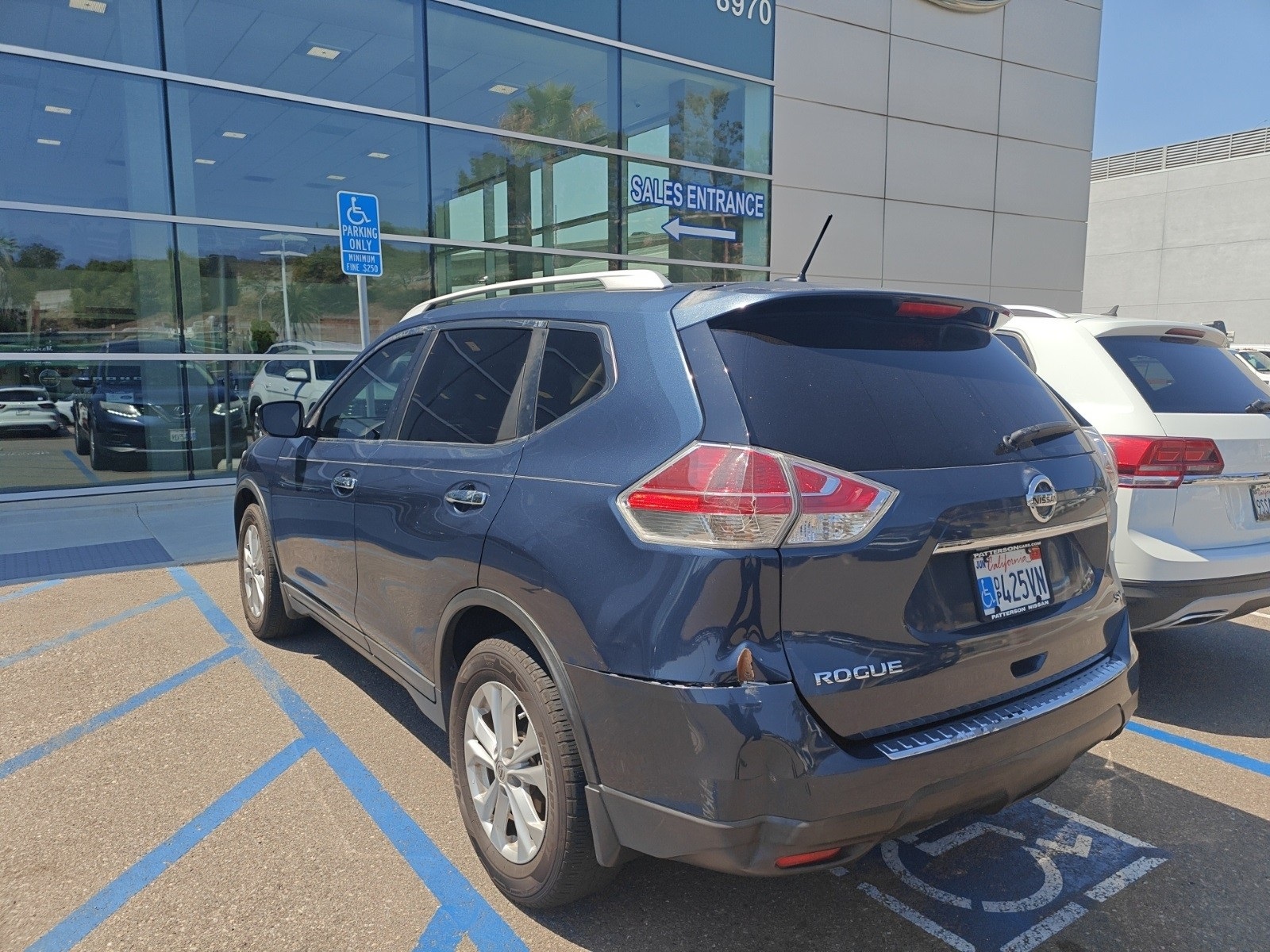 2016 Nissan Rogue SV photo 4