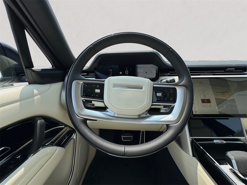 2025 Land Rover Range Rover SE photo 11