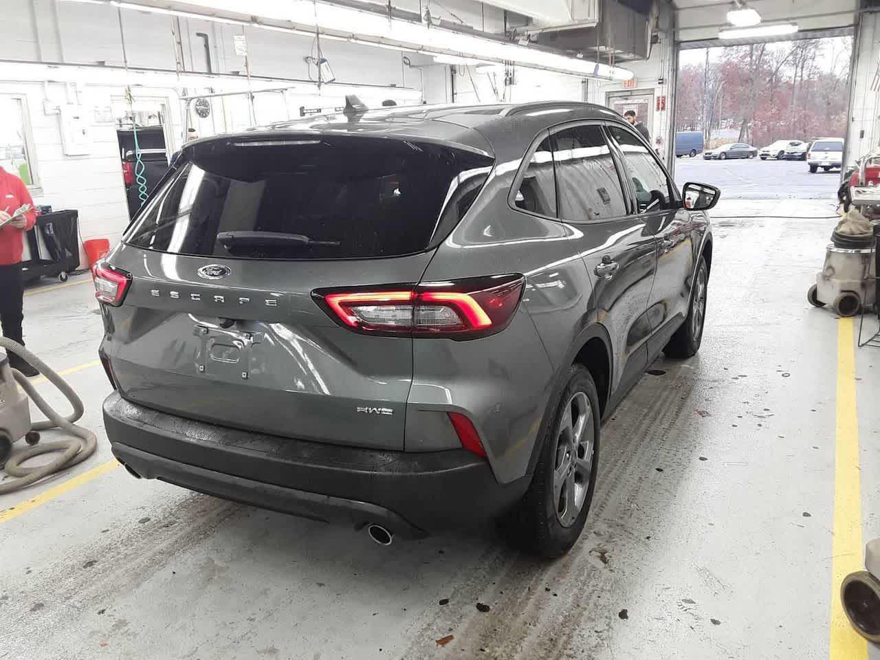 2025 Ford Escape ST-Line photo 3