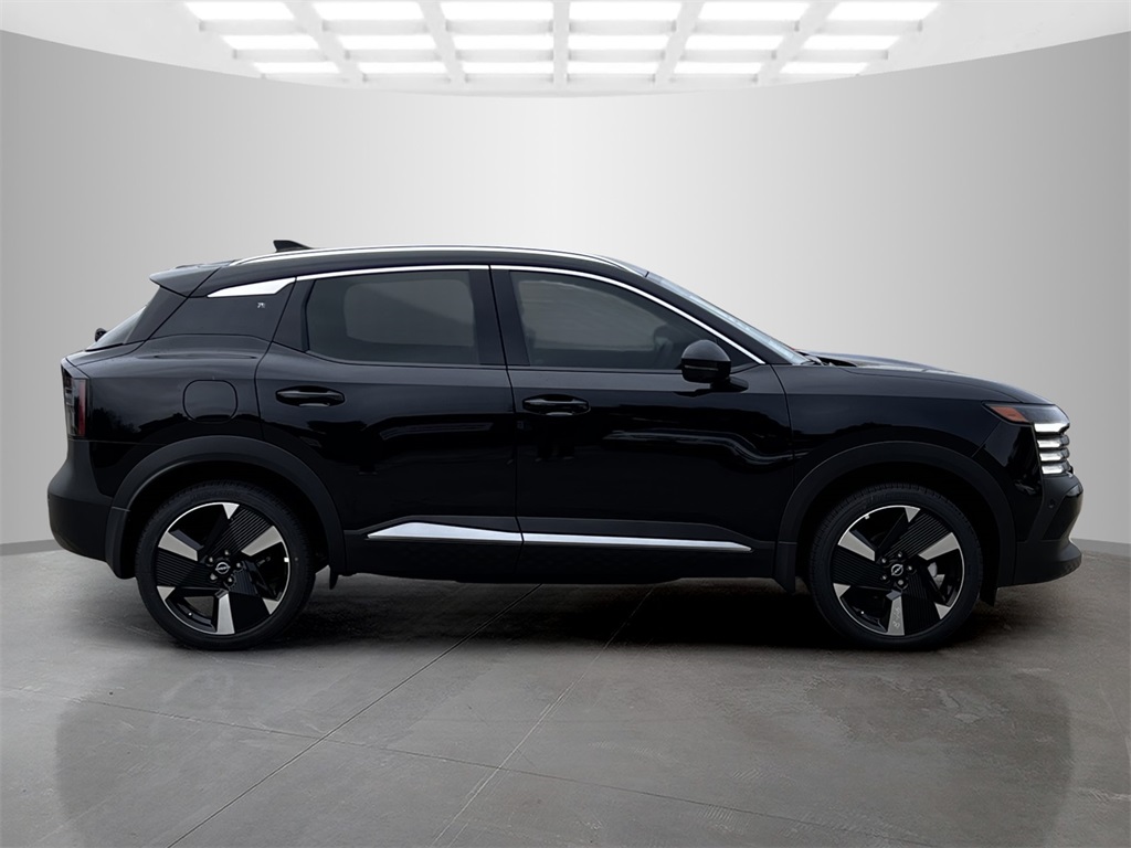 2025 Nissan Kicks SR photo 4