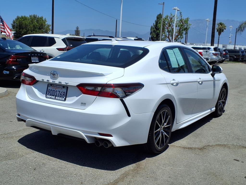 2023 Toyota Camry SE photo 3