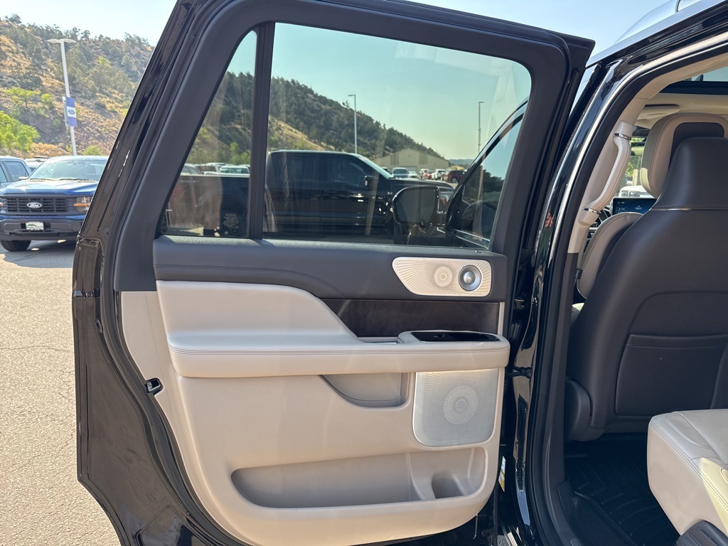 2023 Lincoln Navigator L Reserve photo 11